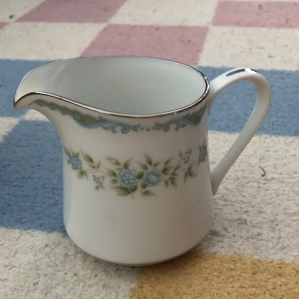 🎁 Four Crown Floral Creamer and Sugar Bowl Set